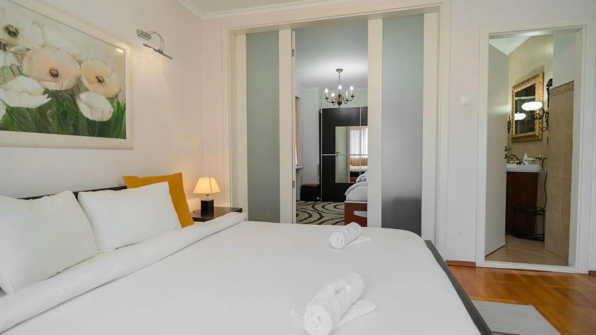 Apartment Classic Stay Next To Victoriei Avenue Bucharest