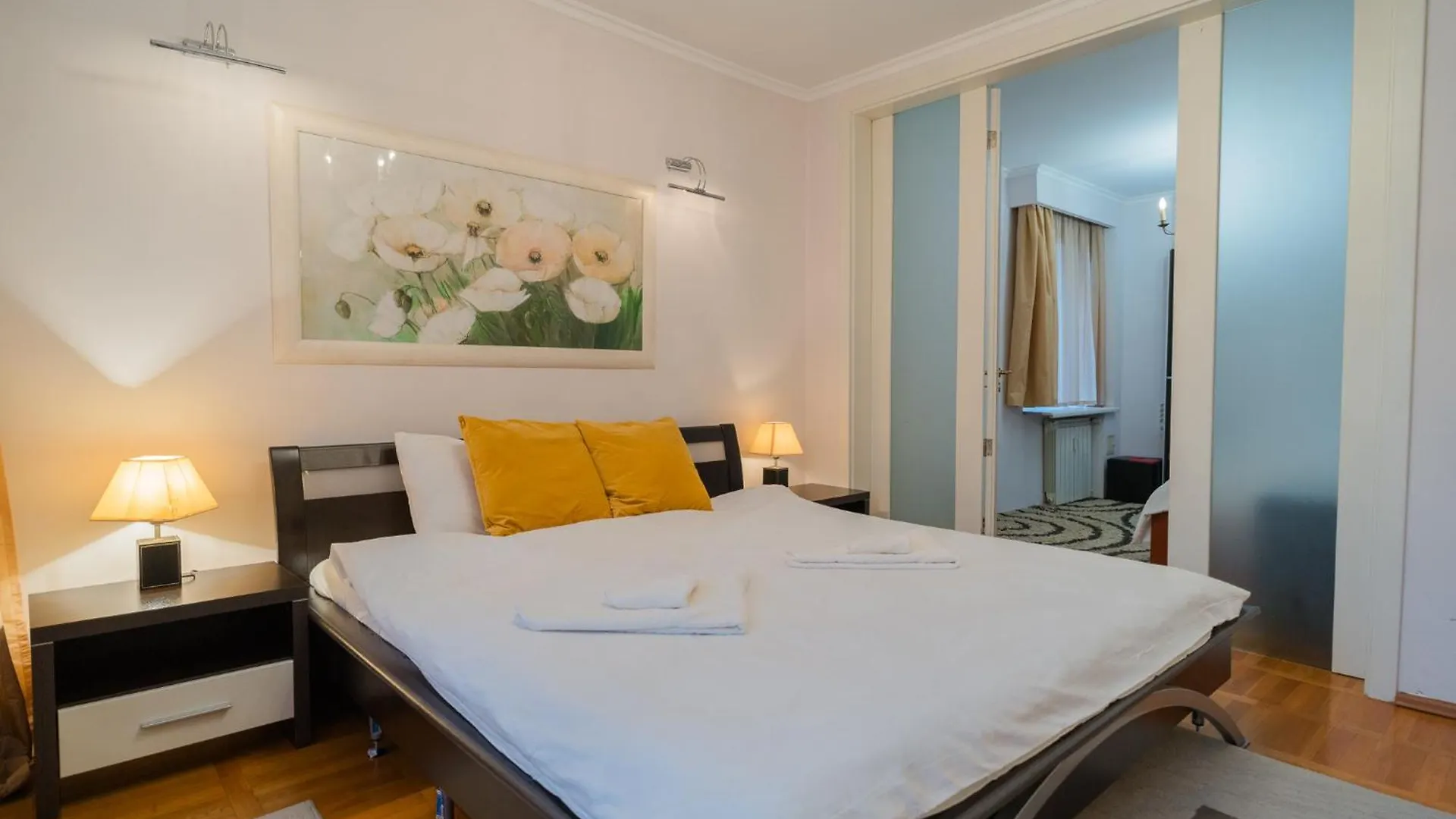 Classic Stay Next To Victoriei Avenue Bucharest