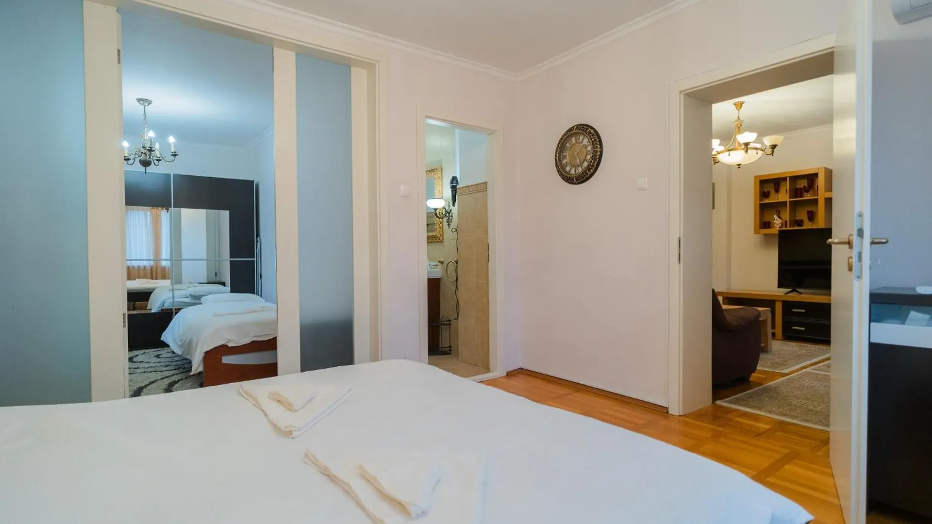 Apartment Classic Stay Next To Victoriei Avenue Bucharest