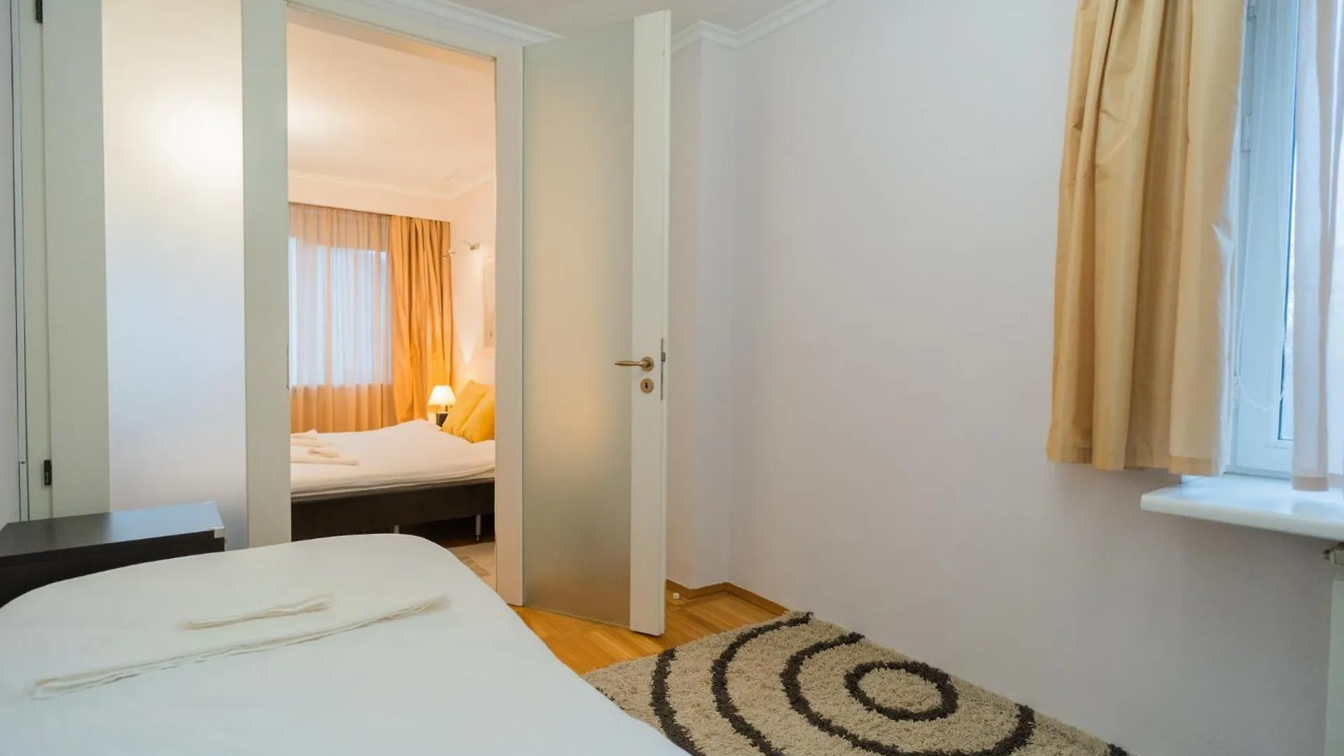 Classic Stay Next To Victoriei Avenue Bucharest Romania