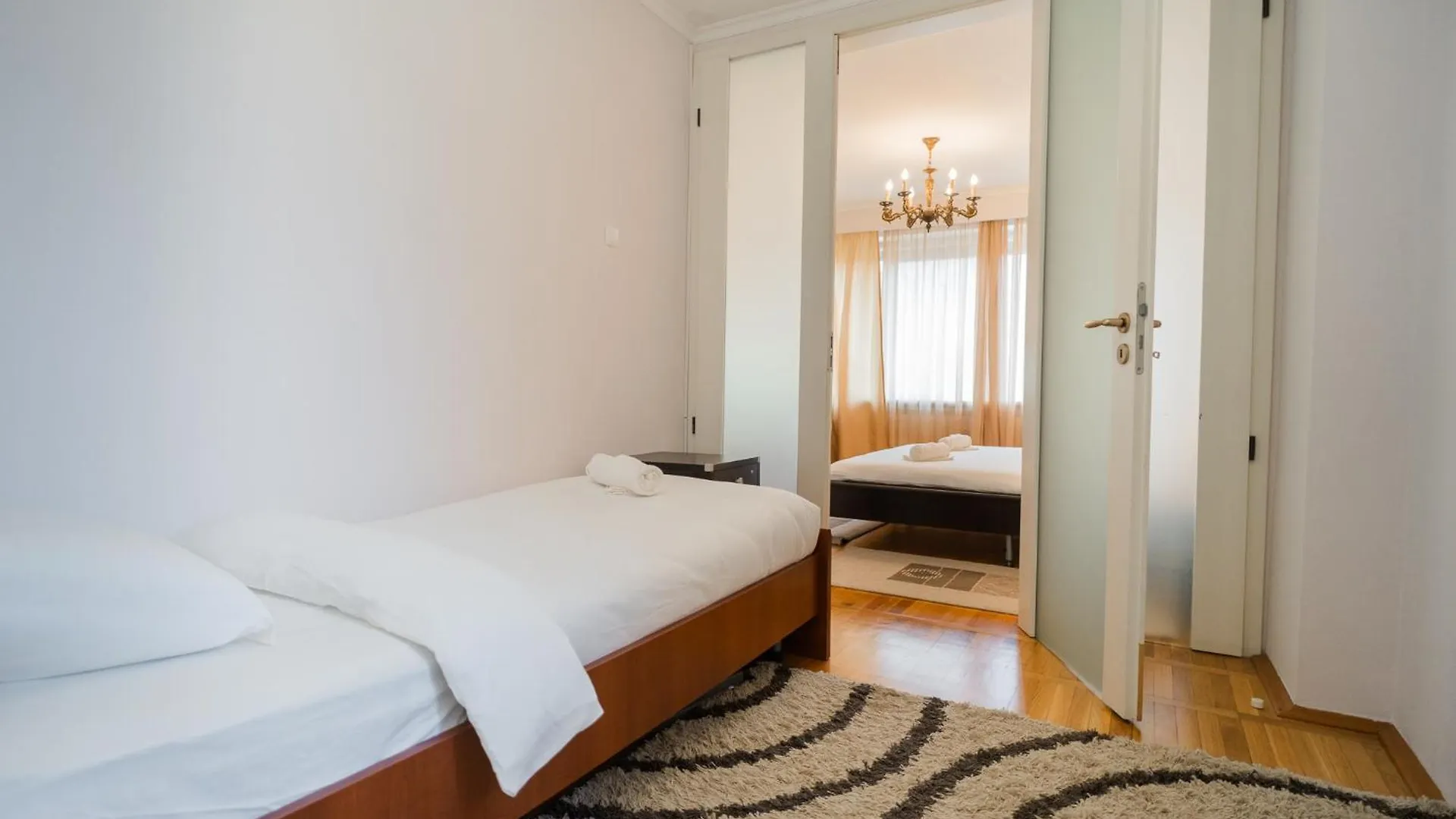 Classic Stay Next To Victoriei Avenue Bucharest Apartment