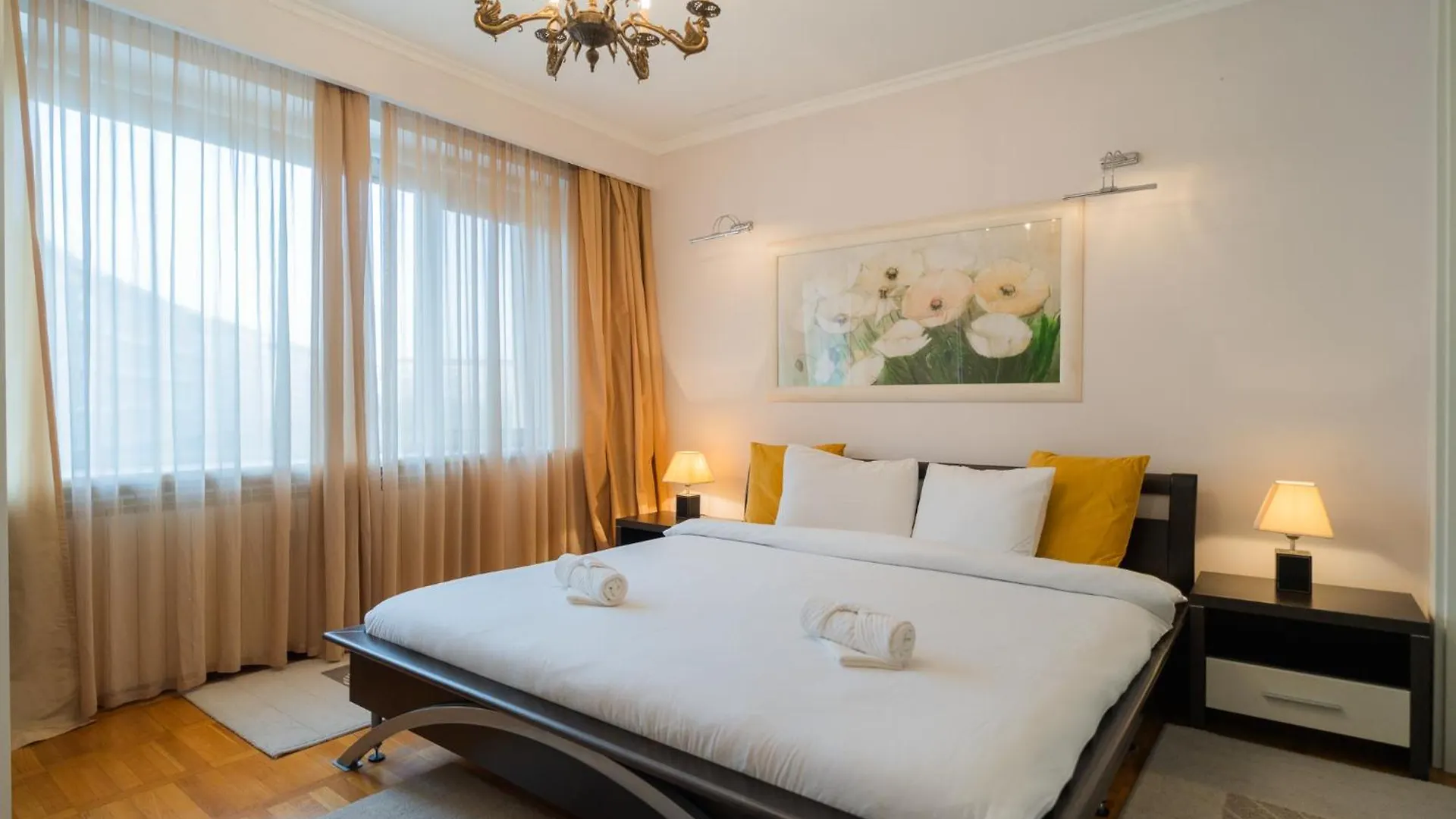 Classic Stay Next To Victoriei Avenue Bucharest Apartment