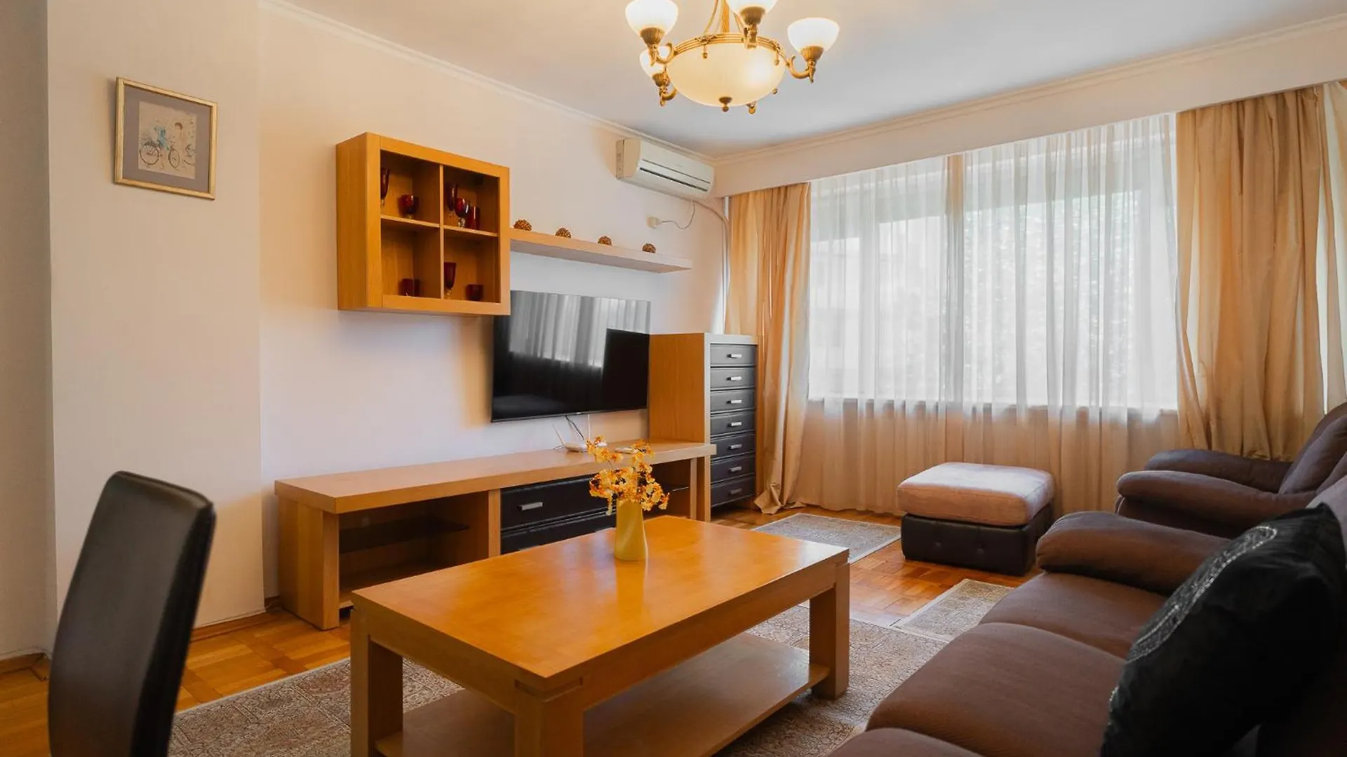 Classic Stay Next To Victoriei Avenue Bucharest Romania