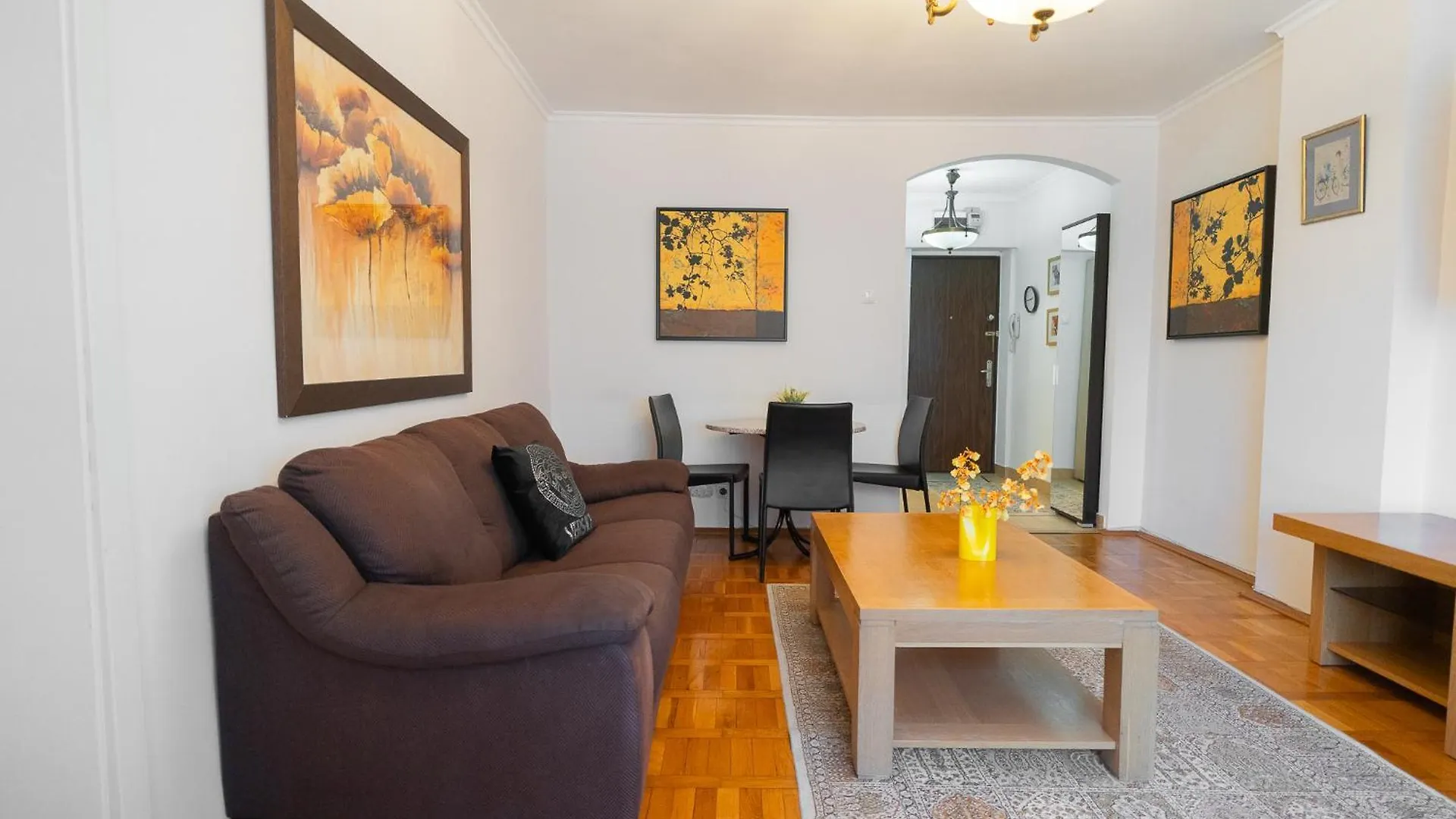 Classic Stay Next To Victoriei Avenue Bucharest Apartment