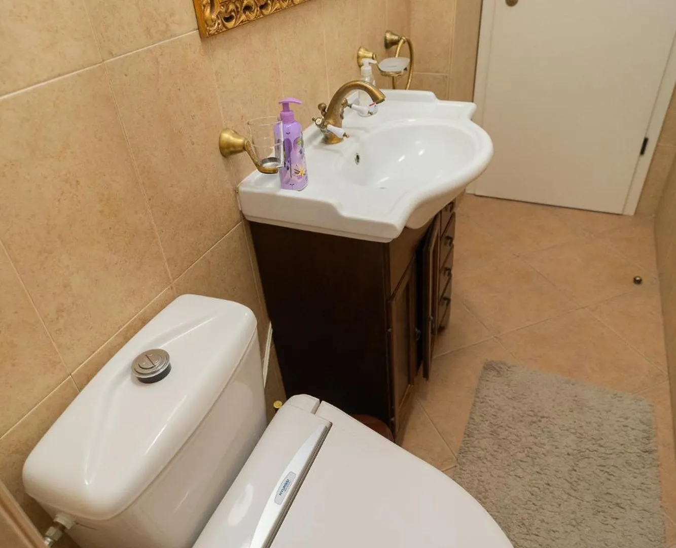 Classic Stay Next To Victoriei Avenue Бухарест